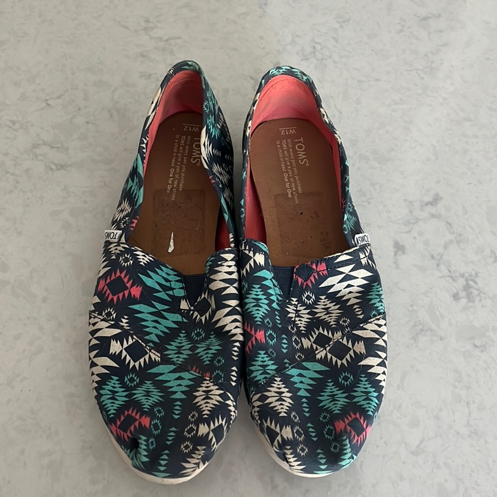 Toms size 12 canvas Aztec color pattern